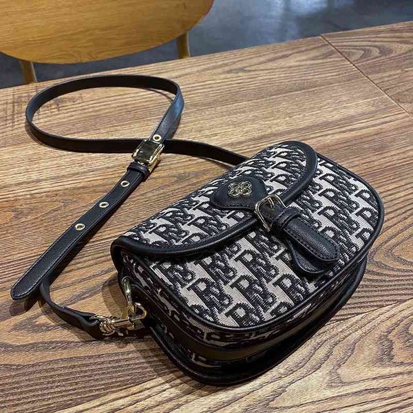 classic women new fashion saddle tofu bag versatile simple single shoulder messenger bag bags handbags
classic women new fashion saddle tofu bag versatile simple single shoulder messenger bag bags handbags