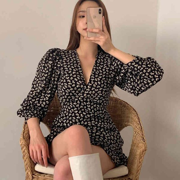 korean spring retro floral v-neck waist print dress slimming ruffled puff sleeve short dress women summer mini dress vestido 210514, Black;gray
korean spring retro floral v-neck waist print dress slimming ruffled puff sleeve short dress women summer mini dress vestido 210514, Black;gray