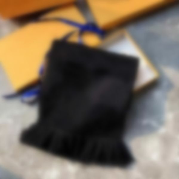 2021 fashion designer winter scarf cashmere shawl womens letter 100% wool scarves classic wrap ladies and boys shawls, Blue;gray
2021 fashion designer winter scarf cashmere shawl womens letter 100% wool scarves classic wrap ladies and boys shawls, Blue;gray