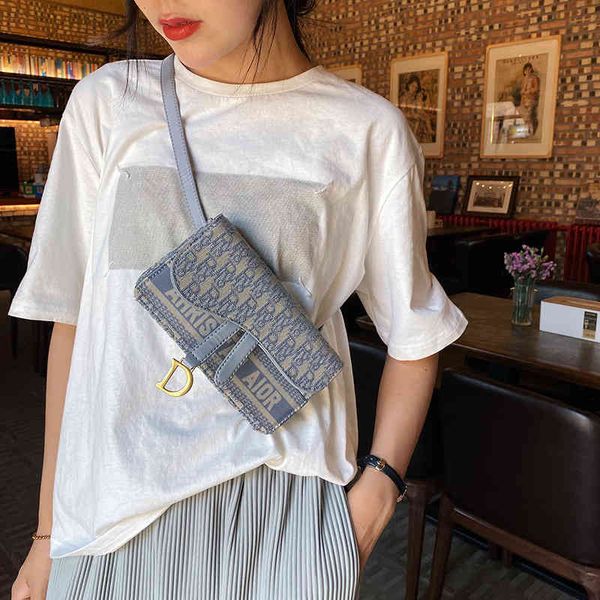 2022 designer s mini women's new fashion net red chest versatile ins waist chain messenger mobile phone small square bag
2022 designer s mini women's new fashion net red chest versatile ins waist chain messenger mobile phone small square bag