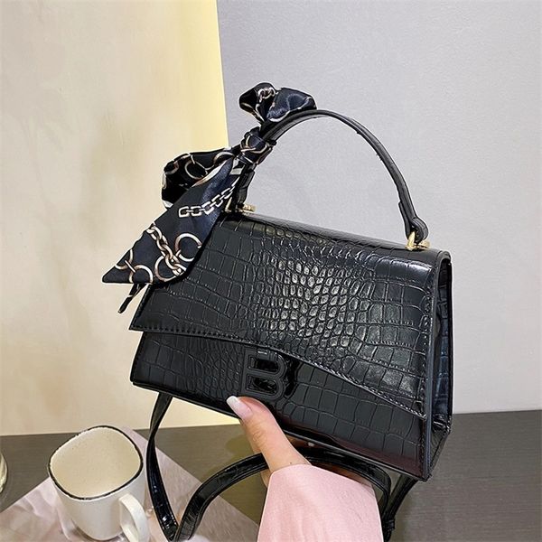 76% off bag autumn and winter new minority magnetic buckle women's single shoulder messenger hand
76% off bag autumn and winter new minority magnetic buckle women's single shoulder messenger hand