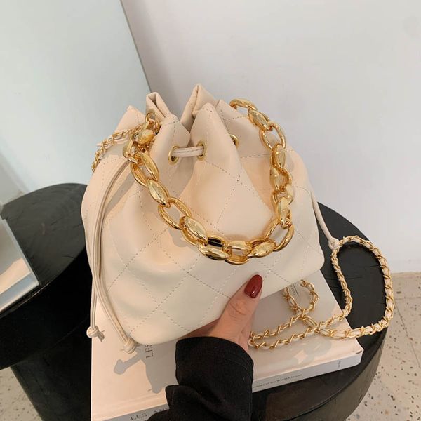 2021 new thick chain portable money soft leather women's bag lingge xiaoxiangfeng single shoulder messenger bucket bag
2021 new thick chain portable money soft leather women's bag lingge xiaoxiangfeng single shoulder messenger bucket bag