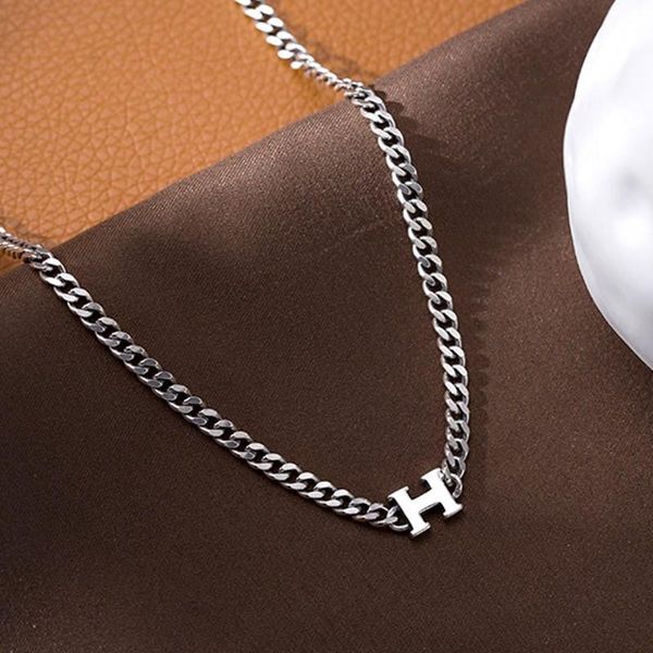 Chains Thai Silver English Letter H Ladies Chain Necklace Pendant Hip-hop Style Personality To Attend The Party Jewelry Accessories
Chains Thai Silver English Letter H Ladies Chain Necklace Pendant Hip-hop Style Personality To Attend The Party Jewelry Accessories