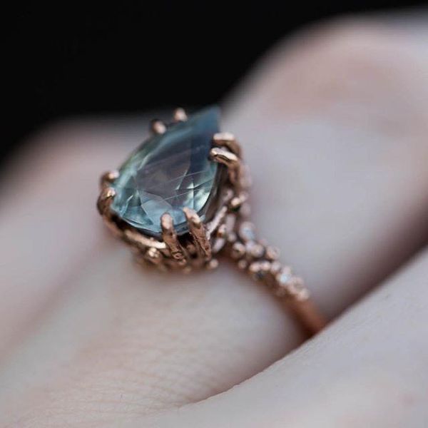 cluster rings heart shape light blue zircon bridal ring for women gold color fashion slim simple female wedding birthday jewelry gift a5m475, Golden;silver
cluster rings heart shape light blue zircon bridal ring for women gold color fashion slim simple female wedding birthday jewelry gift a5m475, Golden;silver
