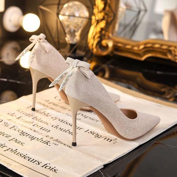 dress shoes women's black high-heeled 2021 spring and summer series french style, girly with pointed toe stilett
dress shoes women's black high-heeled 2021 spring and summer series french style, girly with pointed toe stilett