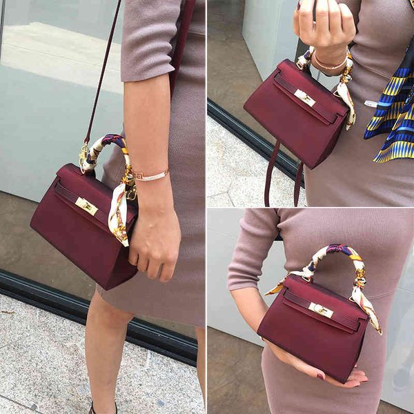 ins super fire kelly 2021 new korean jelly portable single shoulder messenger women's bag fashion
ins super fire kelly 2021 new korean jelly portable single shoulder messenger women's bag fashion
