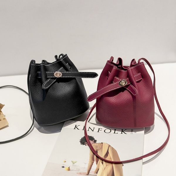 hbp guangzhou source new simple bucket bag broadband buckle small bag korean leisure solid color single shoulder
hbp guangzhou source new simple bucket bag broadband buckle small bag korean leisure solid color single shoulder