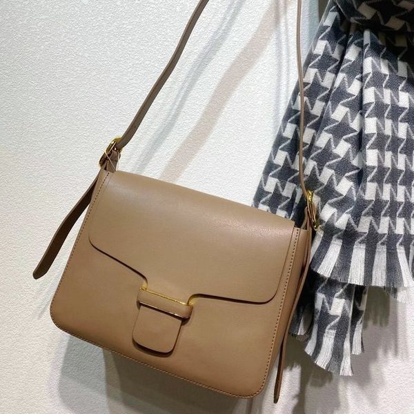 design hand new 2021 korean single shoulder commuting simple women's slanting soft cow leather large capacity bag
design hand new 2021 korean single shoulder commuting simple women's slanting soft cow leather large capacity bag