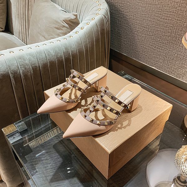 v family's liuding pointed high in the spring of 2021 women's thick heels are and wear baotou rivet sandals, Black
v family's liuding pointed high in the spring of 2021 women's thick heels are and wear baotou rivet sandals, Black