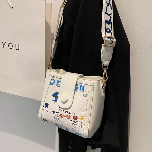 factory direct sale 75% off women's 2021 autumn new lovely small square fresh and sweet printed foreign style leisure women bags
factory direct sale 75% off women's 2021 autumn new lovely small square fresh and sweet printed foreign style leisure women bags