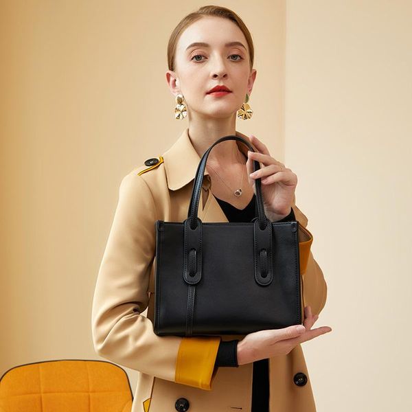 duffel bags 2021 arrival winter women's fashion large-capacity bucket bag commuter leather handbags travel
duffel bags 2021 arrival winter women's fashion large-capacity bucket bag commuter leather handbags travel