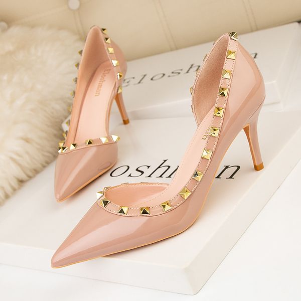 2021 pumps heels shoes fashion riveting thin heeled high heels shallow mouth pointed side hollow womens high heels t, Black
2021 pumps heels shoes fashion riveting thin heeled high heels shallow mouth pointed side hollow womens high heels t, Black