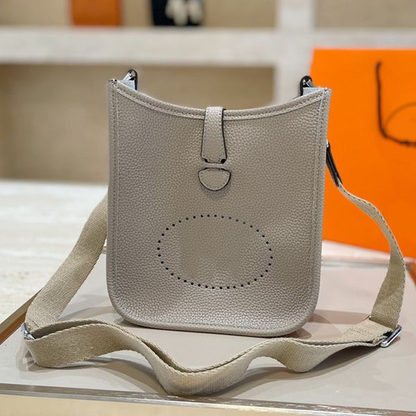 women crossbody bags purse fashion plain cowhide genuine leather hasp wide shoulder strap parts high qualiy, Red;black
women crossbody bags purse fashion plain cowhide genuine leather hasp wide shoulder strap parts high qualiy, Red;black