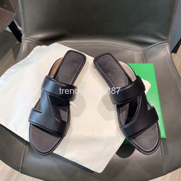 slippers flat bottom slippers women's shoes summer soft leisure and comfortable black outer wear lazy flat sandals
slippers flat bottom slippers women's shoes summer soft leisure and comfortable black outer wear lazy flat sandals