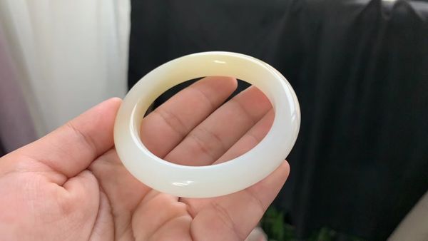 100% hetian jade bangle women's bracelets girl's jewelry women wedding jewel b916005 xinjiang white sugar two-tone, Black
100% hetian jade bangle women's bracelets girl's jewelry women wedding jewel b916005 xinjiang white sugar two-tone, Black