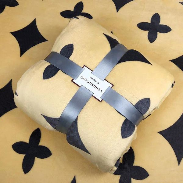 classic coral velvet sofa blanket office dormitory siesta flannel bed sheet soft thickened blankets autumn winter plush cover
classic coral velvet sofa blanket office dormitory siesta flannel bed sheet soft thickened blankets autumn winter plush cover