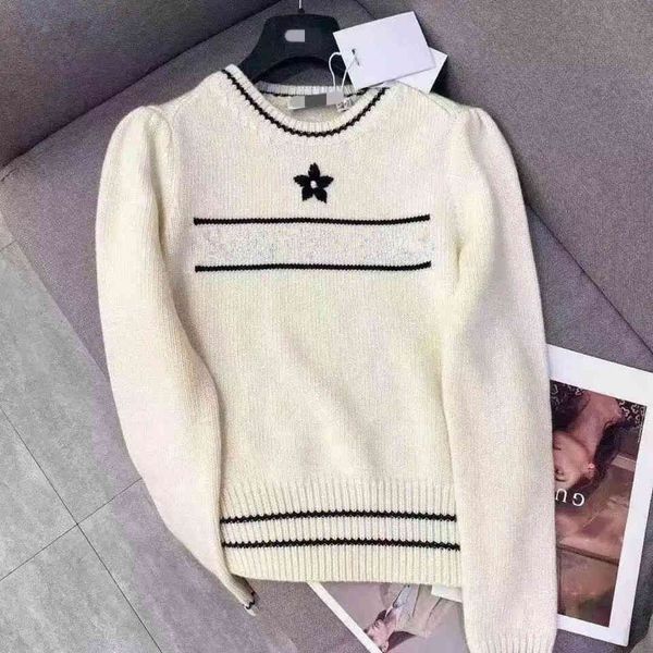 brand sweaters knitted sweater long sleeve knit women autumn round collar withe letter and star short woolen jackets, White;black
brand sweaters knitted sweater long sleeve knit women autumn round collar withe letter and star short woolen jackets, White;black
