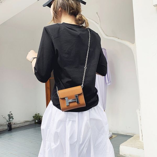 luxury handbags 2021 new fashion girl mini accessories chaokangkang lock texture simple chain change lipstick bag
luxury handbags 2021 new fashion girl mini accessories chaokangkang lock texture simple chain change lipstick bag