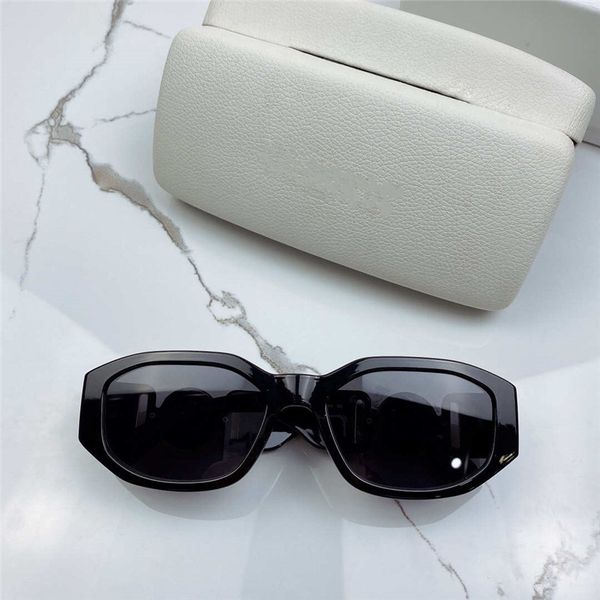 4361 women sunglasses square plate making frame fashion show simple popular style uv 400 outdoor glasses come with case, White;black
4361 women sunglasses square plate making frame fashion show simple popular style uv 400 outdoor glasses come with case, White;black
