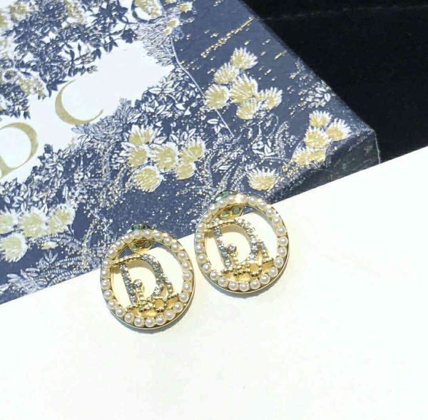 design jewelry 2021 new letter earrings 925 silver needle full diamond small pearl earrings, Golden
design jewelry 2021 new letter earrings 925 silver needle full diamond small pearl earrings, Golden