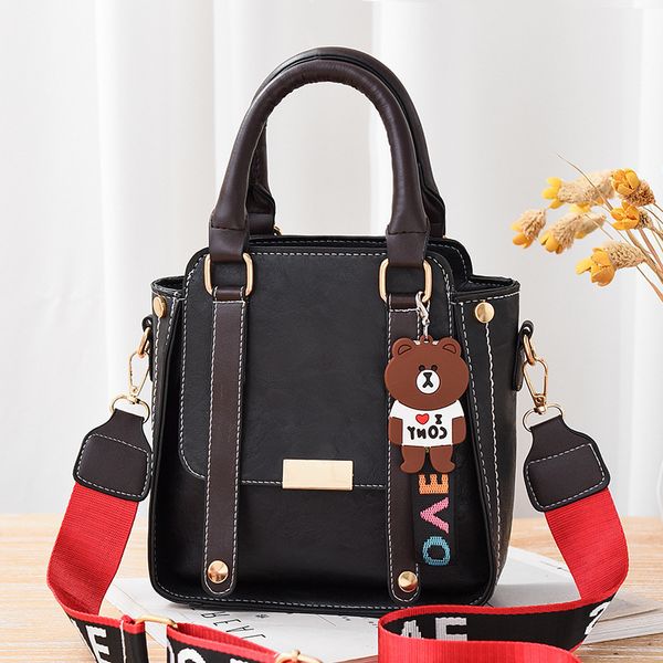 one shoulder messenger portable fashion bag women's new 2021 korean version net red with large capacity
one shoulder messenger portable fashion bag women's new 2021 korean version net red with large capacity
