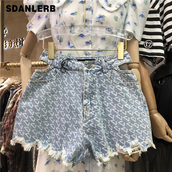 women's jeans 2021 summer denim shorts fashion hollow waist drill chain decorative loose pants printed high short for women, Blue
women's jeans 2021 summer denim shorts fashion hollow waist drill chain decorative loose pants printed high short for women, Blue