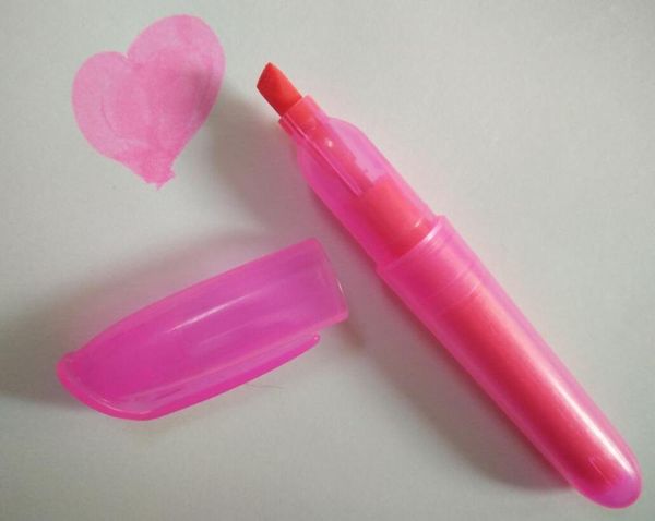highlighters promotional mini sized highlighter ch6384- with hole on pen cap ,may add to keyring,may choose one color from current six, Black;red 
highlighters promotional mini sized highlighter ch6384- with hole on pen cap ,may add to keyring,may choose one color from current six, Black;red