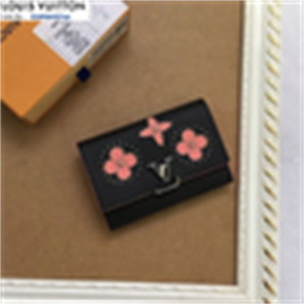 designer luxury m63222 flower short wallet women real leather long wallets chain wallet pouches key card holders phone cases brand purse clu, Red;black
designer luxury m63222 flower short wallet women real leather long wallets chain wallet pouches key card holders phone cases brand purse clu, Red;black