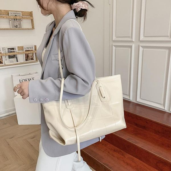 evening bags korean large capacity tote bag fashion simple texture single shoulder solid color leisure pu leather handbag for women
evening bags korean large capacity tote bag fashion simple texture single shoulder solid color leisure pu leather handbag for women