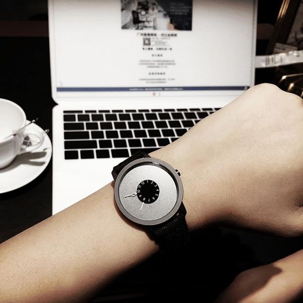 wristwatches 2021 men gift enmex brief design creative black face canvas strap fun for young fashion unique clock quartz watches, Slivery;brown
wristwatches 2021 men gift enmex brief design creative black face canvas strap fun for young fashion unique clock quartz watches, Slivery;brown