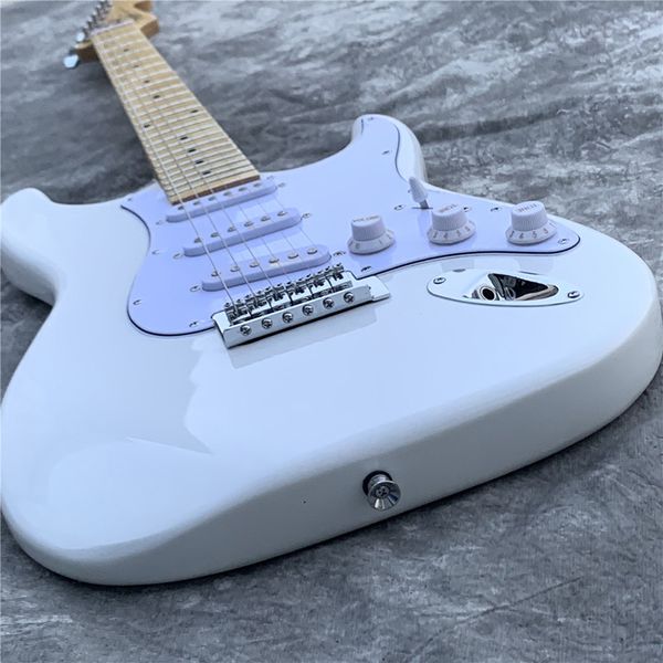 classic brand guitar, vibrato system, professional level, moving tone, comfortable feel, delivery to home. 
classic brand guitar, vibrato system, professional level, moving tone, comfortable feel, delivery to home.