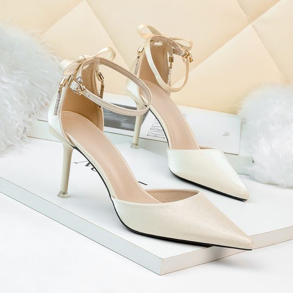 2021 summer new womens pump sandals pointed-toe satin bow metal buckle elegant stiletto party shoes 1, Black
2021 summer new womens pump sandals pointed-toe satin bow metal buckle elegant stiletto party shoes 1, Black