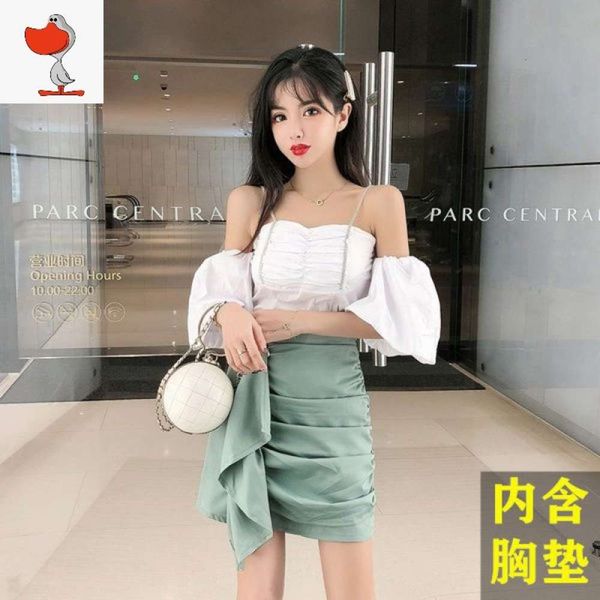 2020 celebrity temperament nightclub off shoulder bra chain sling + ruffle skirt fashion set, Black;white
2020 celebrity temperament nightclub off shoulder bra chain sling + ruffle skirt fashion set, Black;white