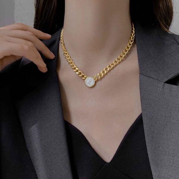 chains firebros 2021 women stainless steel jewelry 18" chunky cuban chain queen elizabeth portrait choker necklace gold/silver color
chains firebros 2021 women stainless steel jewelry 18" chunky cuban chain queen elizabeth portrait choker necklace gold/silver color