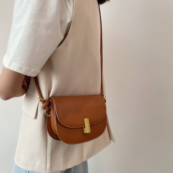 texture small 2021 new fashion women's foreign style messenger texture simple ins portable saddle bag
texture small 2021 new fashion women's foreign style messenger texture simple ins portable saddle bag