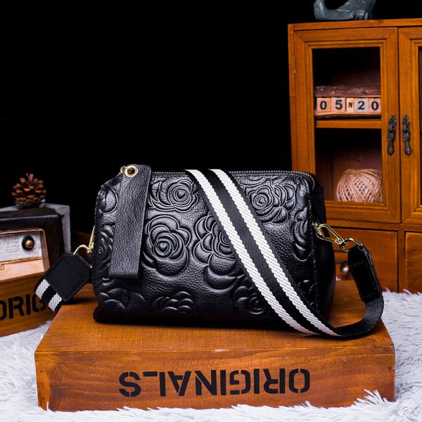handbag textured women's bag 2021 versatile printed messenger fashion simple broadband one shoulder small square, Black;red
handbag textured women's bag 2021 versatile printed messenger fashion simple broadband one shoulder small square, Black;red