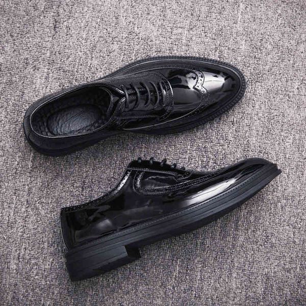 block carved men's sho korean version british casual busins drs small leather pointed black wedding fashion
block carved men's sho korean version british casual busins drs small leather pointed black wedding fashion