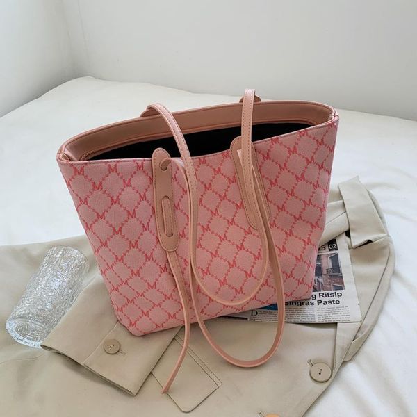 designer products large capacity bag 2021 fashion shoulder texture messenger cross body
designer products large capacity bag 2021 fashion shoulder texture messenger cross body