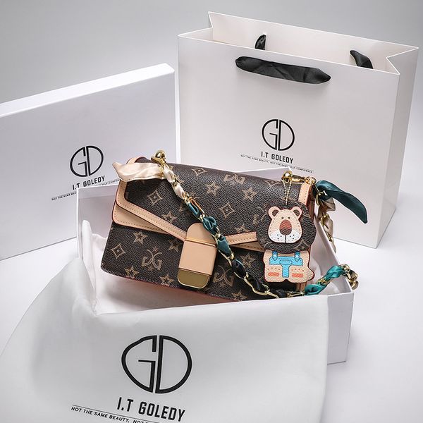 new arrivals enuine leather women flaps luxury famous brand classical prints single shoulder bags ladies famous messenger bags c
new arrivals enuine leather women flaps luxury famous brand classical prints single shoulder bags ladies famous messenger bags c