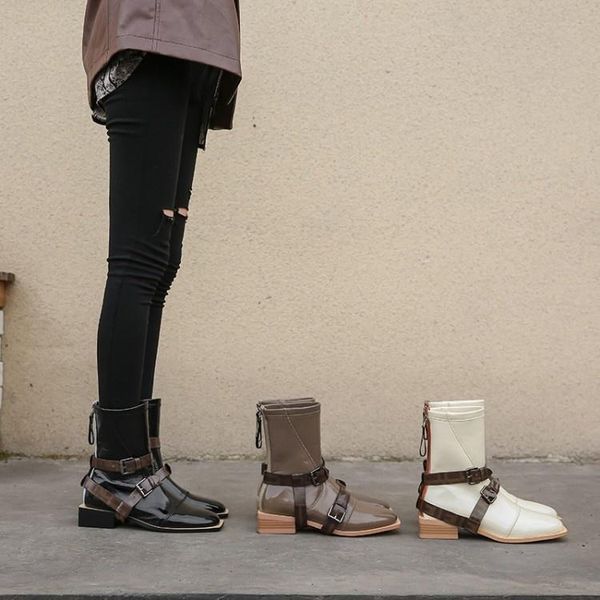 dress shoes autumn 2021 large 40-43 belt buckle middle heel short boots chengdu women's, Black
dress shoes autumn 2021 large 40-43 belt buckle middle heel short boots chengdu women's, Black