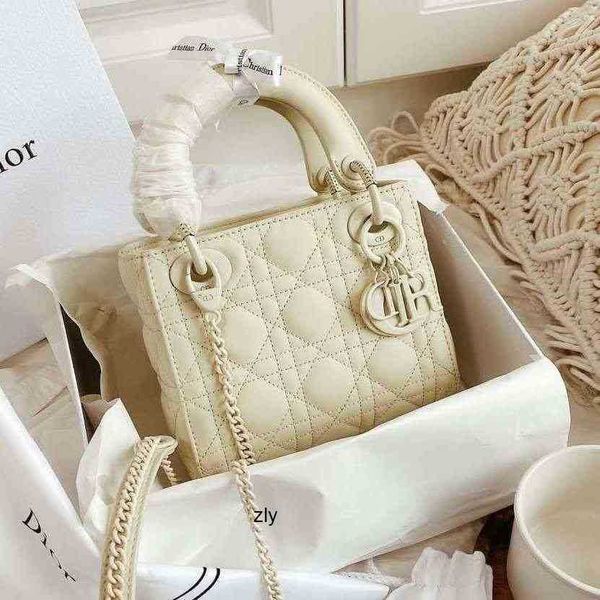 2021 popular bag net red same super fire one shoulder slant span quality small frosted princess leather zly zly
2021 popular bag net red same super fire one shoulder slant span quality small frosted princess leather zly zly