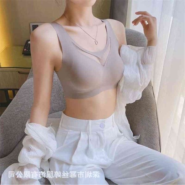 latex traceless summer new hollow mesh vest underwear women's middle school cup cushion small chest gathered plastic back bra
latex traceless summer new hollow mesh vest underwear women's middle school cup cushion small chest gathered plastic back bra