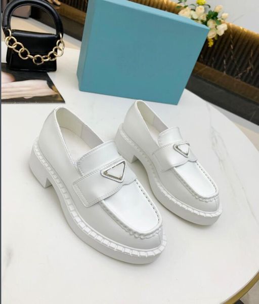 2021 luxury designer women casual shoes retro shiny leather loafers zigzag embossed rubber welt 5 cm integrated sole upper strap with box si, Black
2021 luxury designer women casual shoes retro shiny leather loafers zigzag embossed rubber welt 5 cm integrated sole upper strap with box si, Black