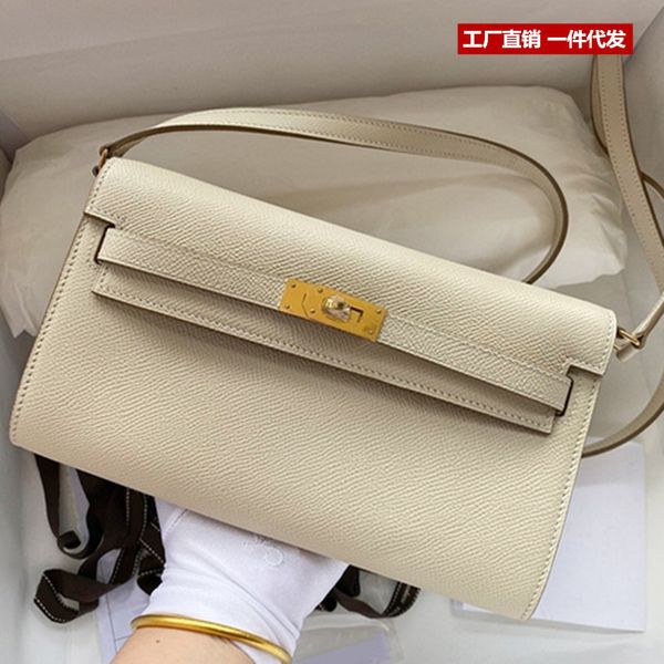 design hand 2021 new wallet fashion mini waist palm grain cowhide lock small square women's bag v6k2
design hand 2021 new wallet fashion mini waist palm grain cowhide lock small square women's bag v6k2