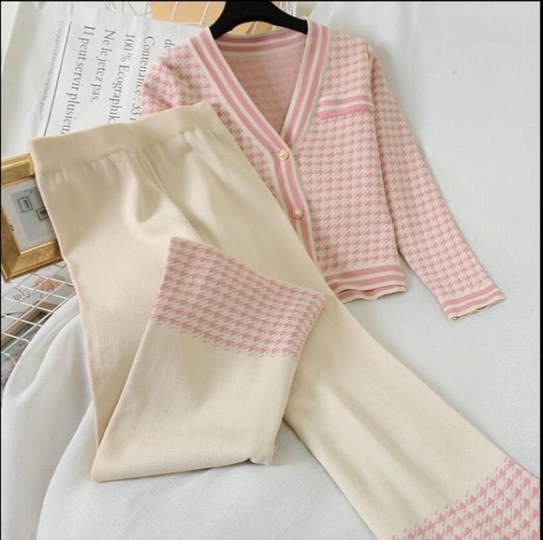 women's tracksuits 2021 spring v-neck women plaid knitted cardigan sweater + casual wide-leg trousers two-piece set female loose knitti, Gray
women's tracksuits 2021 spring v-neck women plaid knitted cardigan sweater + casual wide-leg trousers two-piece set female loose knitti, Gray