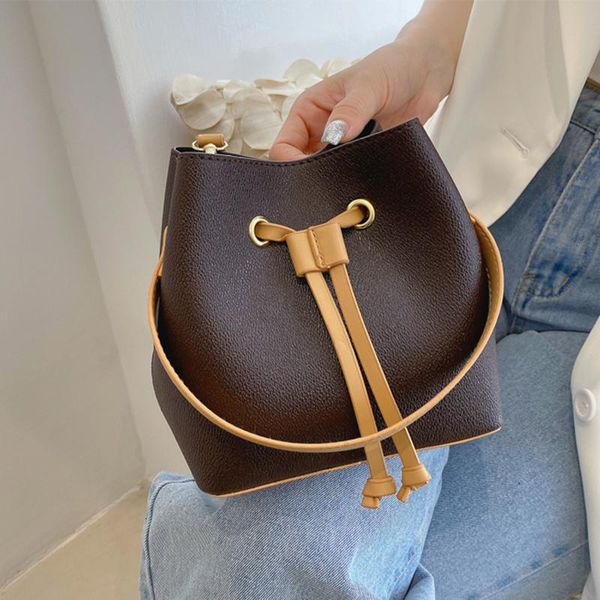 evening bags 2021 women pu leather shoulder bucket vintage female portable handbags solid color messenger mini
evening bags 2021 women pu leather shoulder bucket vintage female portable handbags solid color messenger mini