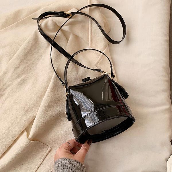 wallets western style bag women's 2021 korean-style patent leather bucket textured versatile fashion shoulder mobile phone, Red;black
wallets western style bag women's 2021 korean-style patent leather bucket textured versatile fashion shoulder mobile phone, Red;black