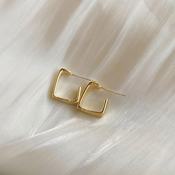hoop & huggie trendy fashion elegant metal earrings woman 2021 minimalism, Golden;silver
hoop & huggie trendy fashion elegant metal earrings woman 2021 minimalism, Golden;silver
