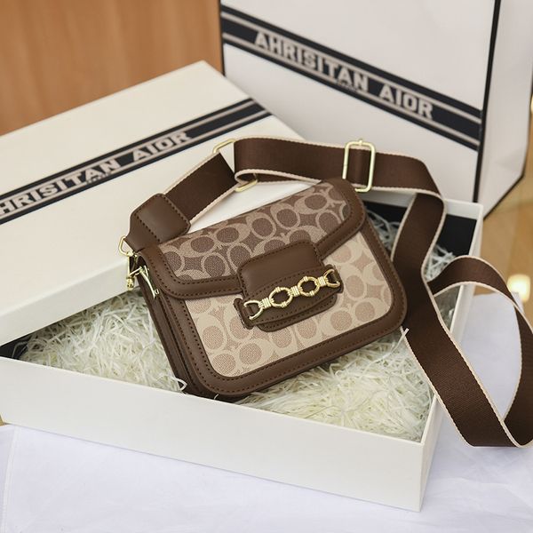 luxury handbags this year's popular saddle women's 2021 new fashion wide strap single shoulder small square texture messenger bag
luxury handbags this year's popular saddle women's 2021 new fashion wide strap single shoulder small square texture messenger bag