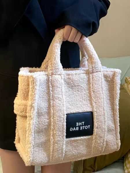 handbag lady bag famous brand design tote bag designer double letter large capacity shopping women's trendy shoulder
handbag lady bag famous brand design tote bag designer double letter large capacity shopping women's trendy shoulder